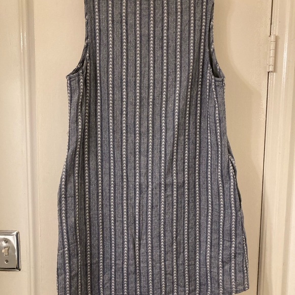 Summer dress with crochet design.  By Solitaire size small. - Picture 3 of 7